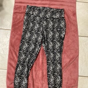 Livi Active Black and White Speckled Leggings